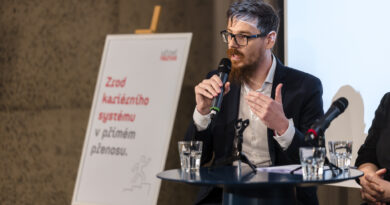 EDUin: „Kariérní systém se na Slovensku stal formálním rituálem.“ Analytik Michal Rehúš varuje, co Česko nesmí opakovat